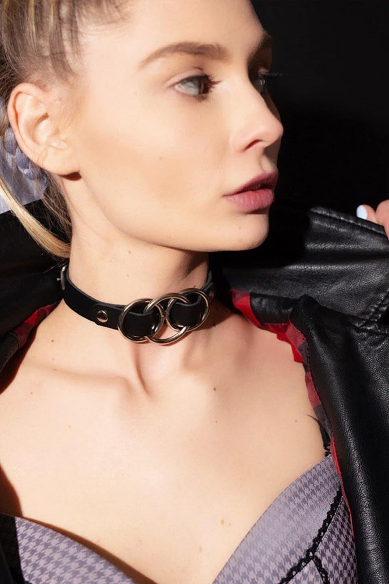 Arias Closet Boyundan Bağlamalı Deri Halkalı Aksesuar